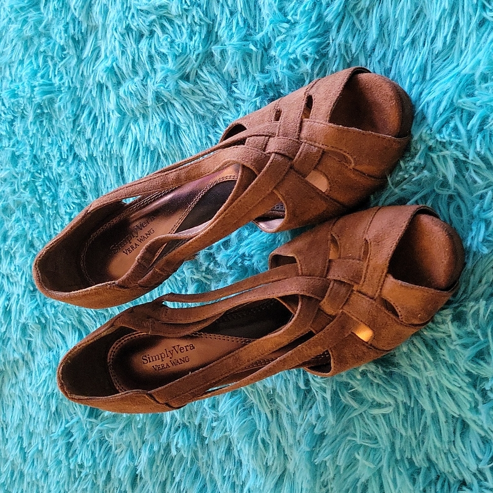 Simply Vera Vera Wang Brown Suede Heels Size 8